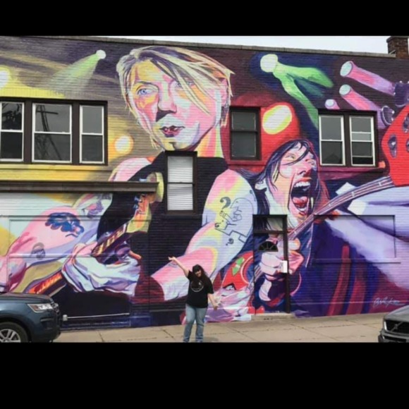 Meet your Posher, Traci - Picture 1 of 1